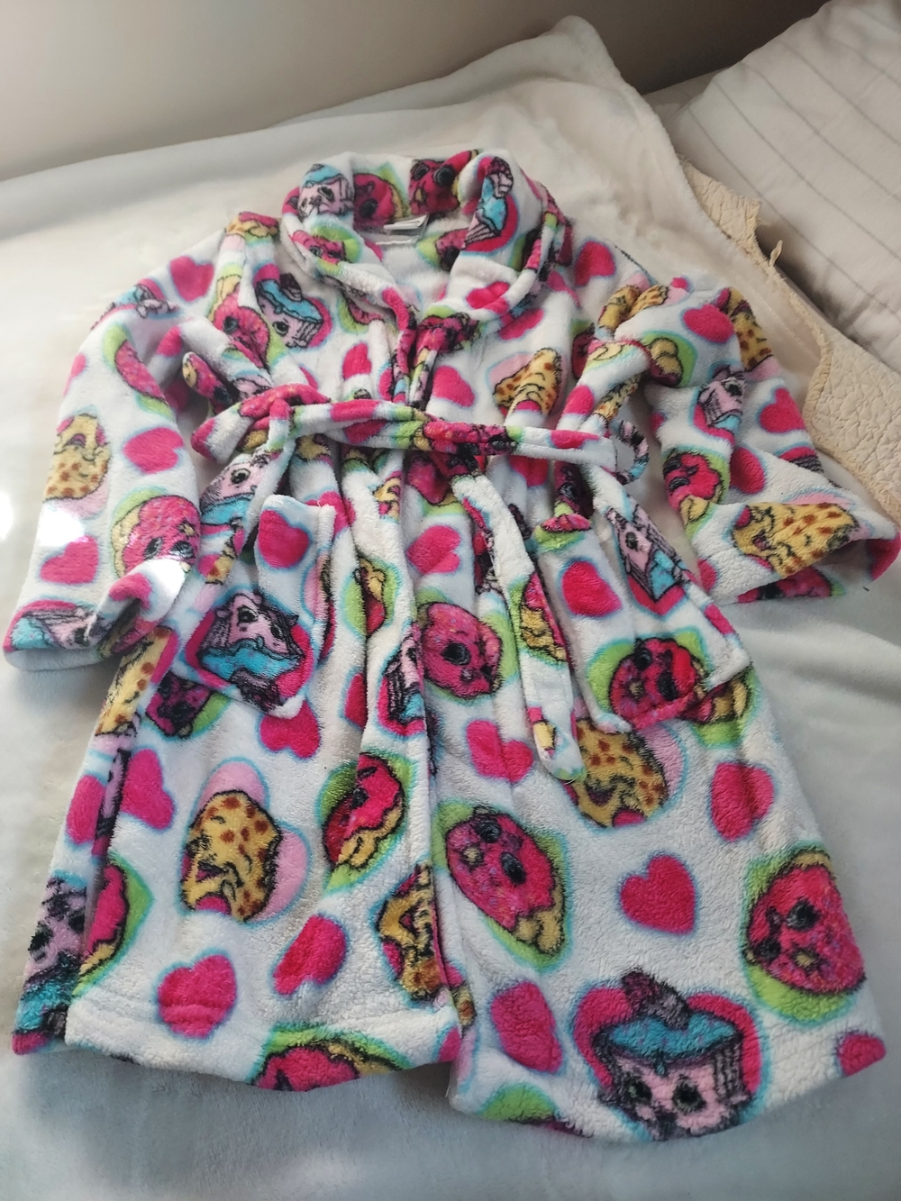 Shopkins White Plush Kids Robe with Pink Hearts & Multicolor Characters Winter